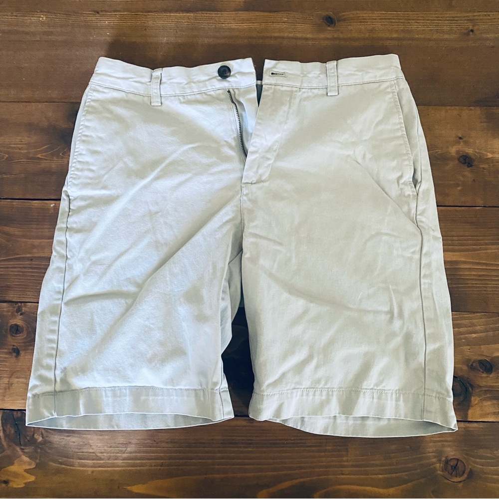 Amazon Essentials casual light cream shorts